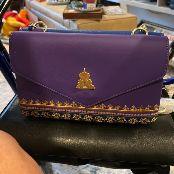 Disney’s loungefly loungefly Aladdin from the princess collection Crossbody bag - Picture 1 of 7
